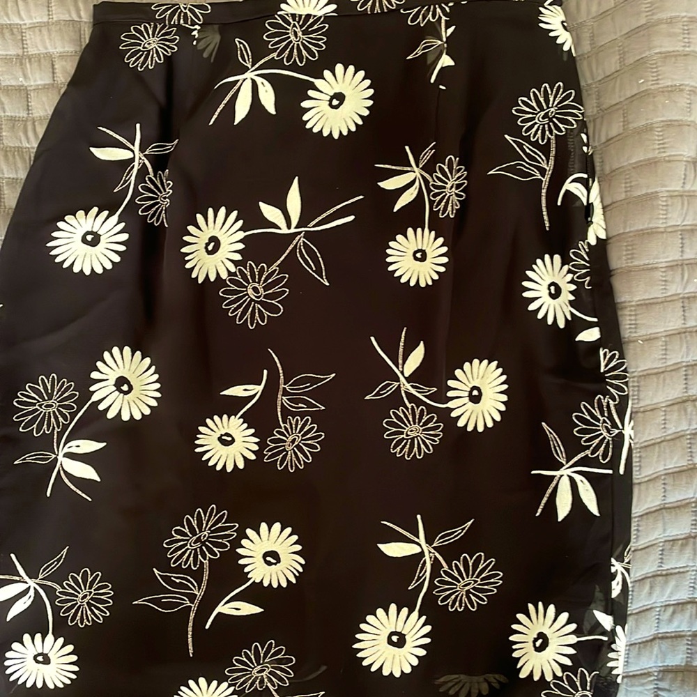 Women’s black floral skirt
